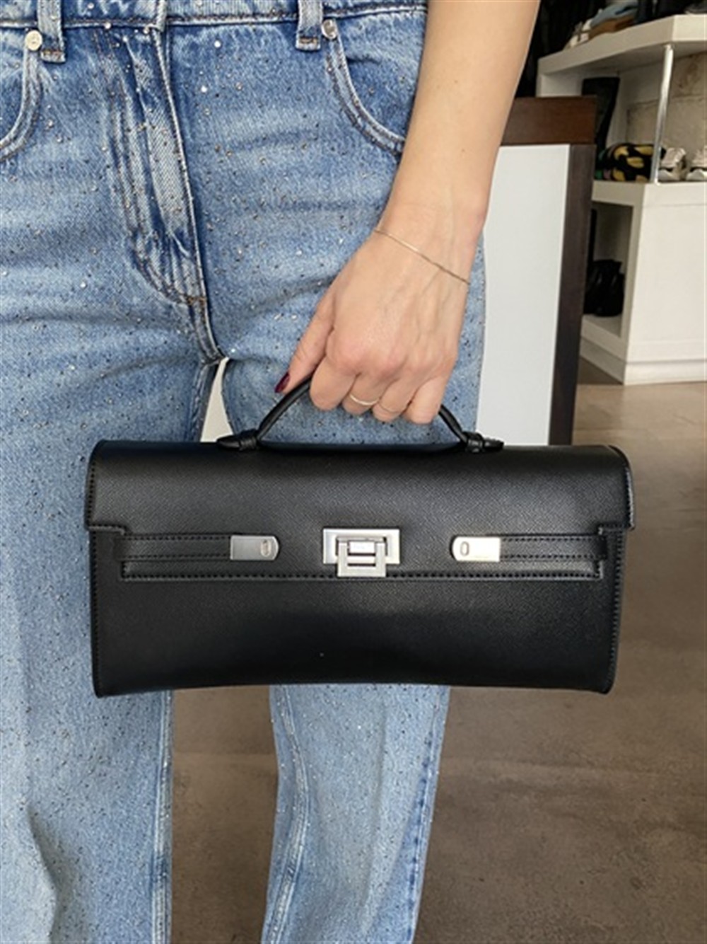 <p>
  Borsa a mano rettangolare con tracolla BLACK
</p>Silvian Heach