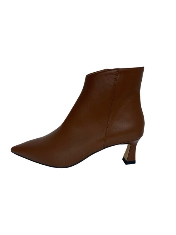 <p>
  Tronchetto con tacco 5 cm SIGARO
</p>Andrea Pinto