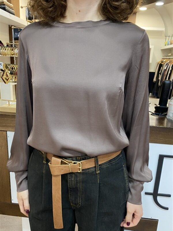 <p>
  Blusa in satin a manica lunga NOCCIOLA
</p>H2o