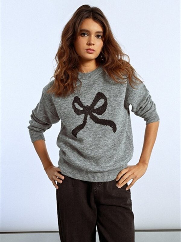 <p>
  Maglioncino con stampa fiocco
</p>Molly Bracken