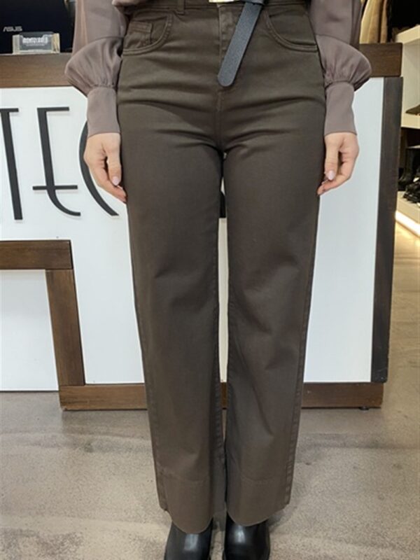 <p>
  Pantalone gamba dritta in bull denim con cintura
</p>H2o