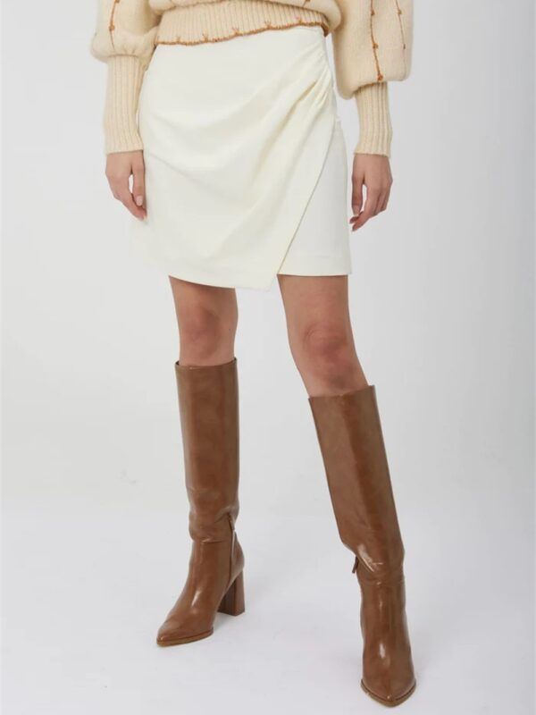 <p>
  Minigonna con drappeggio
</p>Silvian Heach