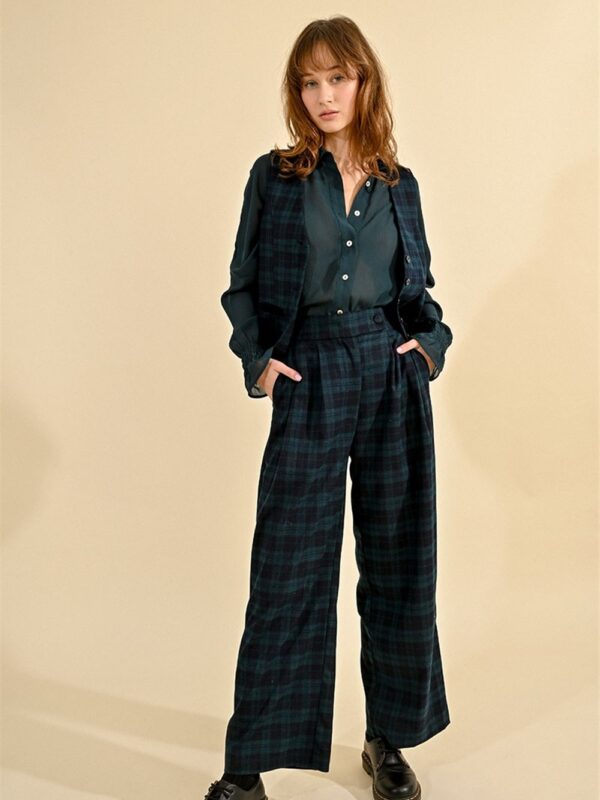 <p>
  Pantalone a quadri con gamba dritta e pences
</p>Molly Bracken