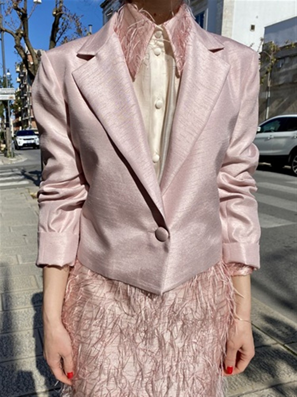 <p>
  Giacca corta monopetto ad un bottone
</p>Tolérance Couture