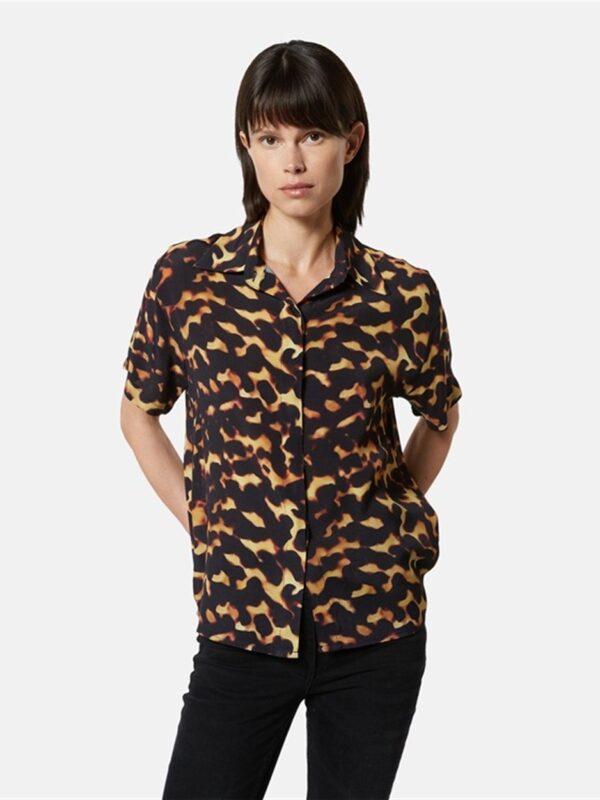 <p>
  Camicia mezza manica a fantasia
</p>Silvian Heach