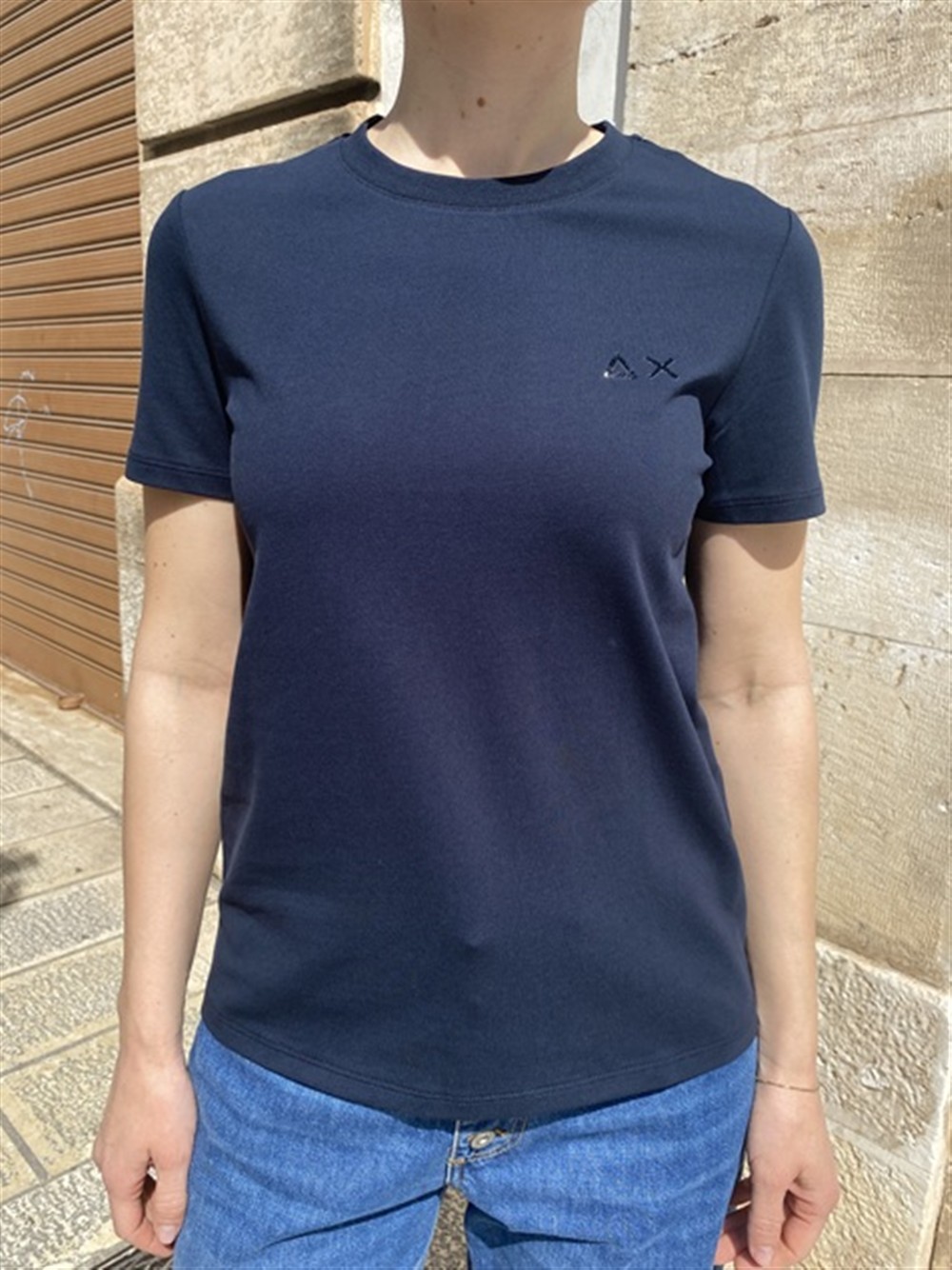 <p>
T-shirt con logo di strass navy blue
</p>Sun 68