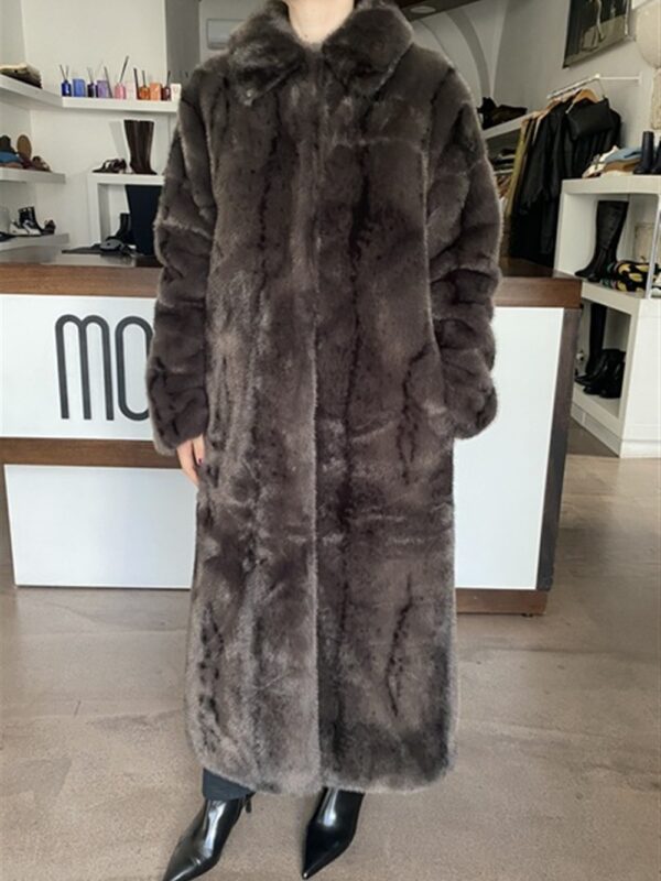 <p>
  Ecopelliccia lunga
</p>Silvian Heach