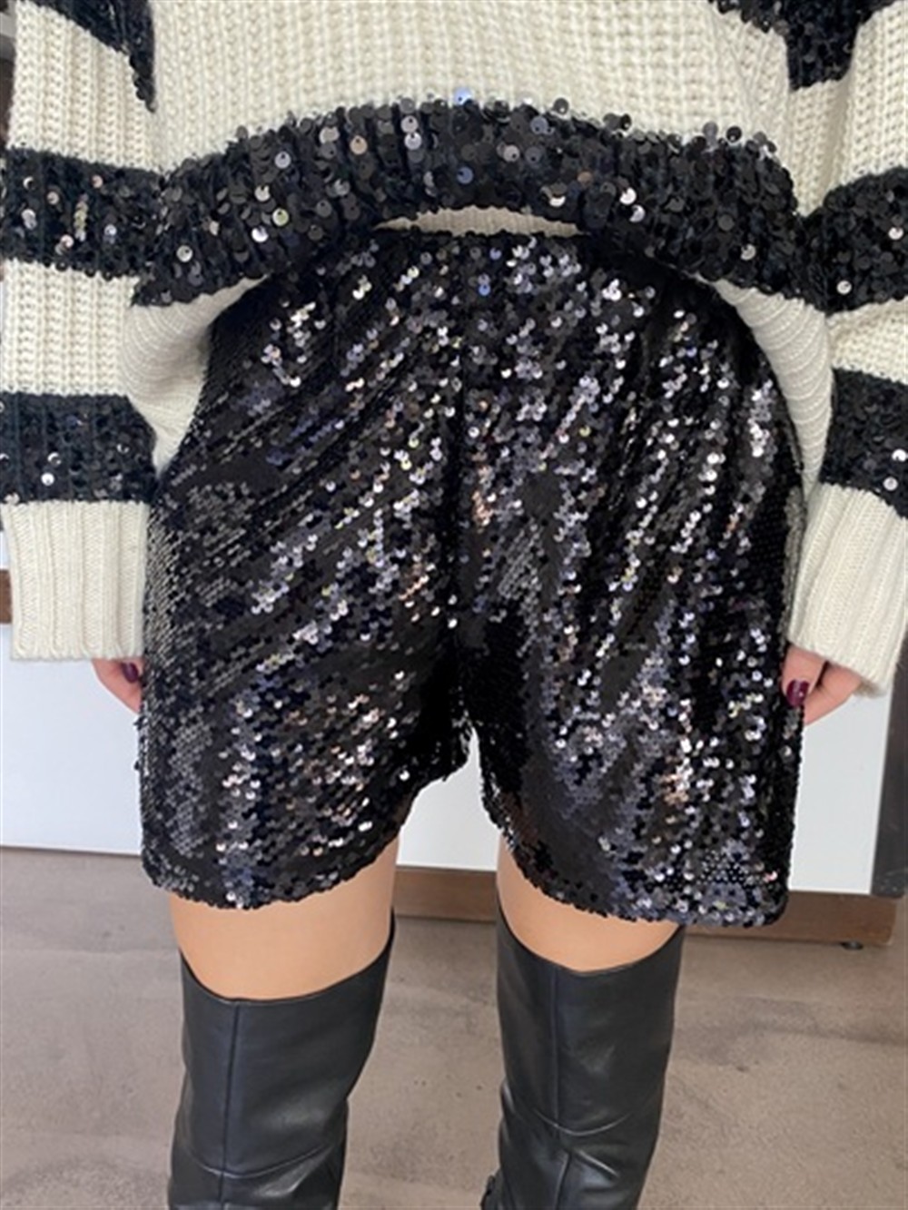 <p>
  Shorts in paillettes
</p>Dixie