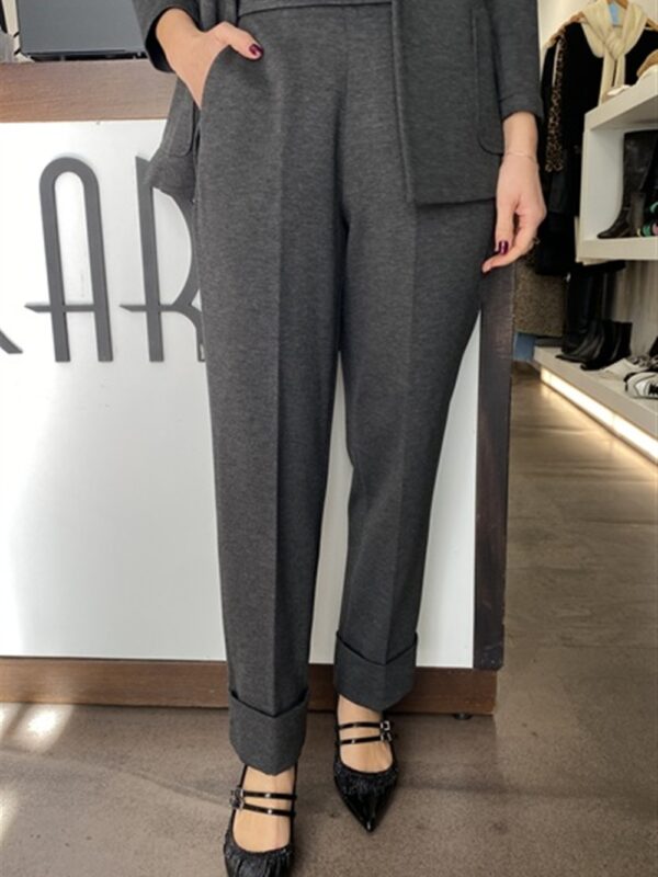 <p>
  Pantalone con piegone ed elastico sul retro del cinto SILVER 
</p>H2o