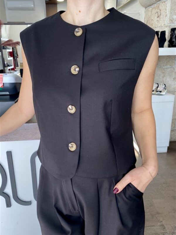 <p>
  Gilet parircollo NERO
</p>H2o