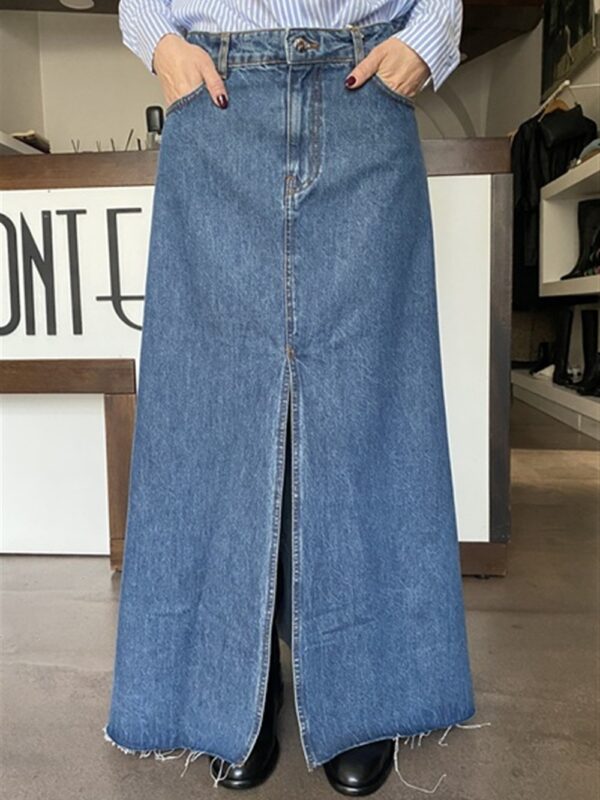 <p>
  Gonna lunga in denim ad A
</p>Silvian Heach