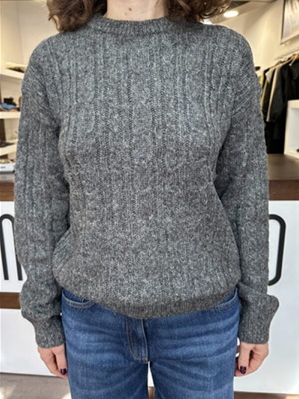 <p>
  Maglioncino motivo trecce
</p>Silvian Heach