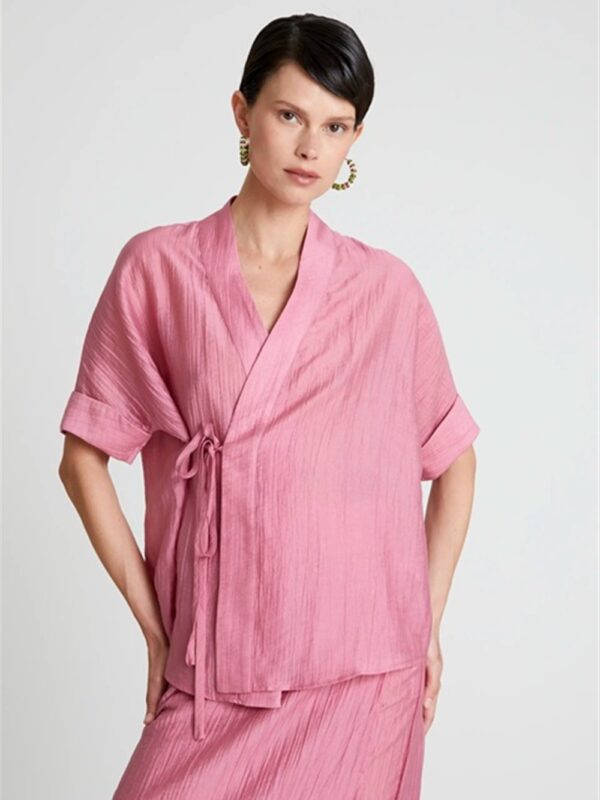 <p>
Camicia modello kimono rosa
</p>Compania Fantastica