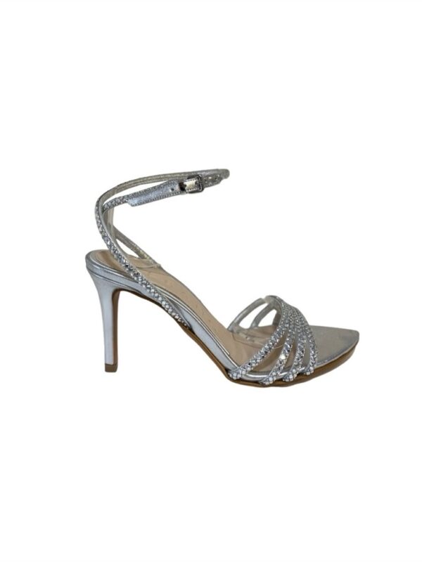 <p>
andalo a punta con strass romboidali e tacco di 8 cm argento
</p>Albano