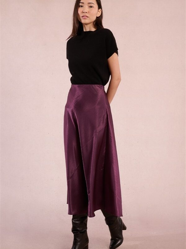 <p>
  Gonna lunga in raso
</p>Molly Bracken