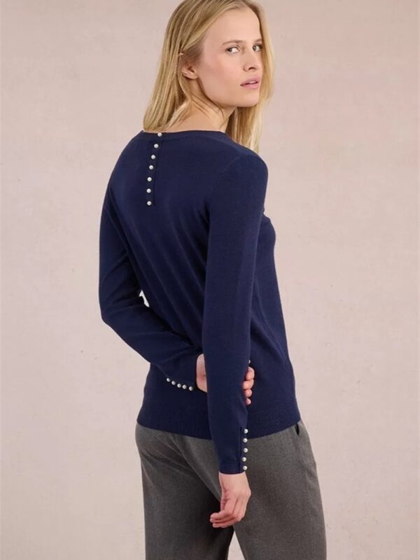 <p>
  Maglioncino basic con perline BLU
</p>Molly Bracken