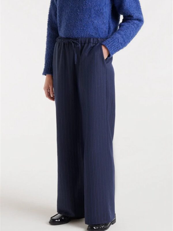 <p>
Pantalone gamba dritta gessato
</p>Compania Fantastica