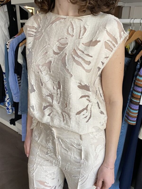 <p>
  Blusa in pizzo con drappeggio
</p>Tolérance Couture