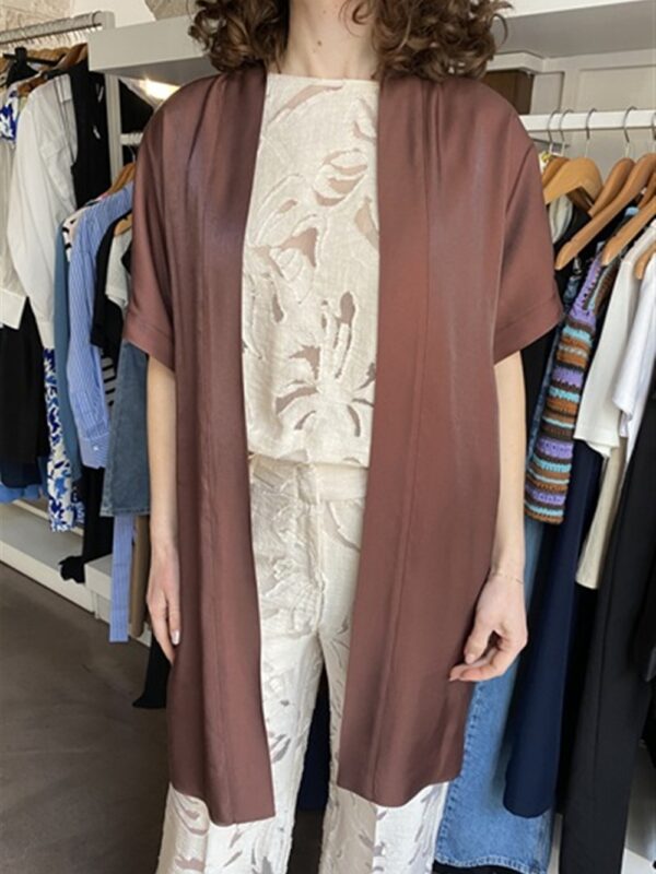 <p>
  Spolverino a mezza manica in tessuto cangiante cacao
</p>

<p>
  &nbsp;
</p>Tolérance Couture