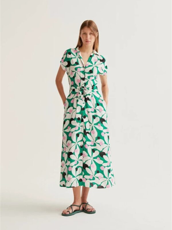 <p>
Scamiciato a fantasia con cintura
</p>Compania Fantastica