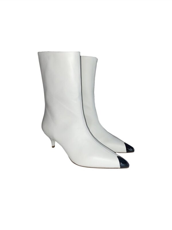 <p>
Tronchetto con punta in metallo tacco 50
</p>Alchimia