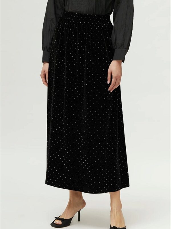 <p>
Gonna lunga in velluto con strass ed elastico in vita
</p>Compania Fantastica