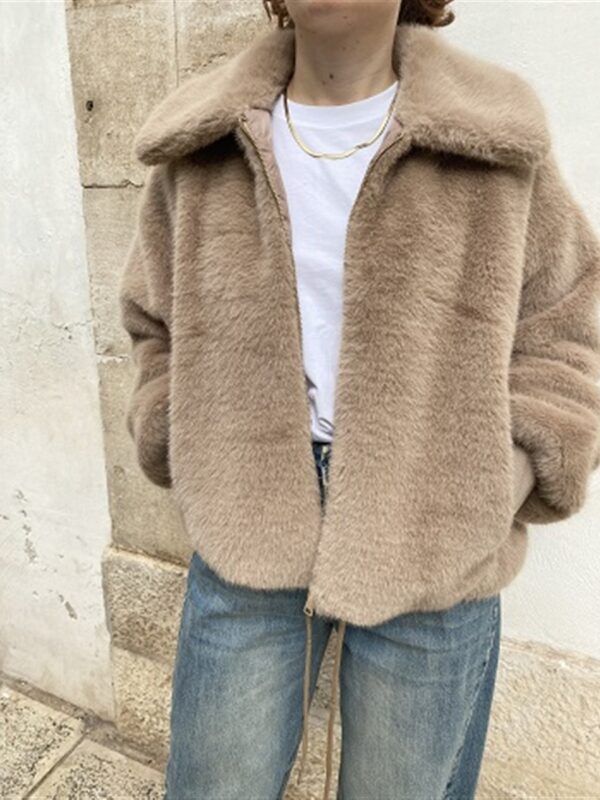 <p>
Ecopelliccia corta con coulisse
</p>H2o