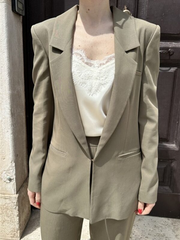 <p>
  Blazer in viscosa
</p>Mariuccia Milano