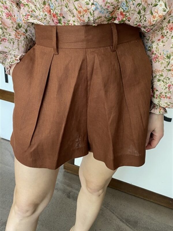 <p>
  Shorts in lino cappuccino
</p>Silvian Heach