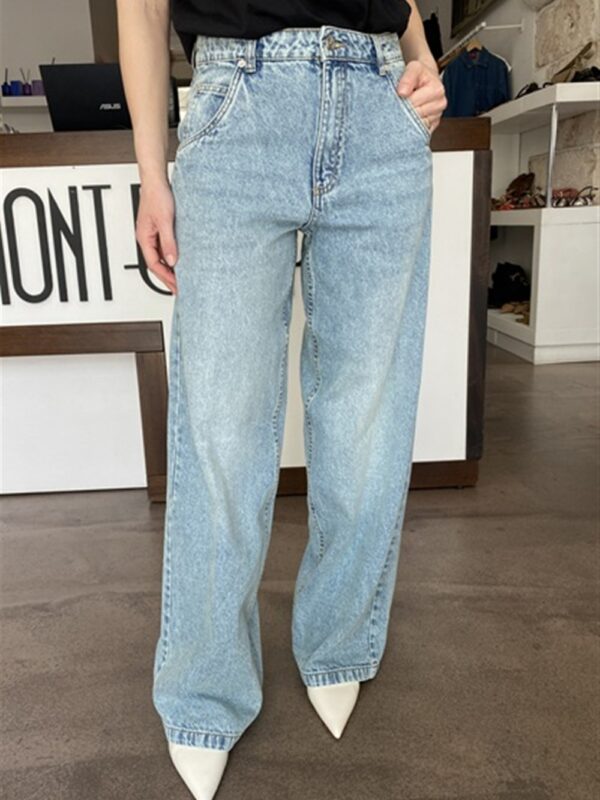 <p>
Jeans gamba dritta blue light
</p>Silvian Heach