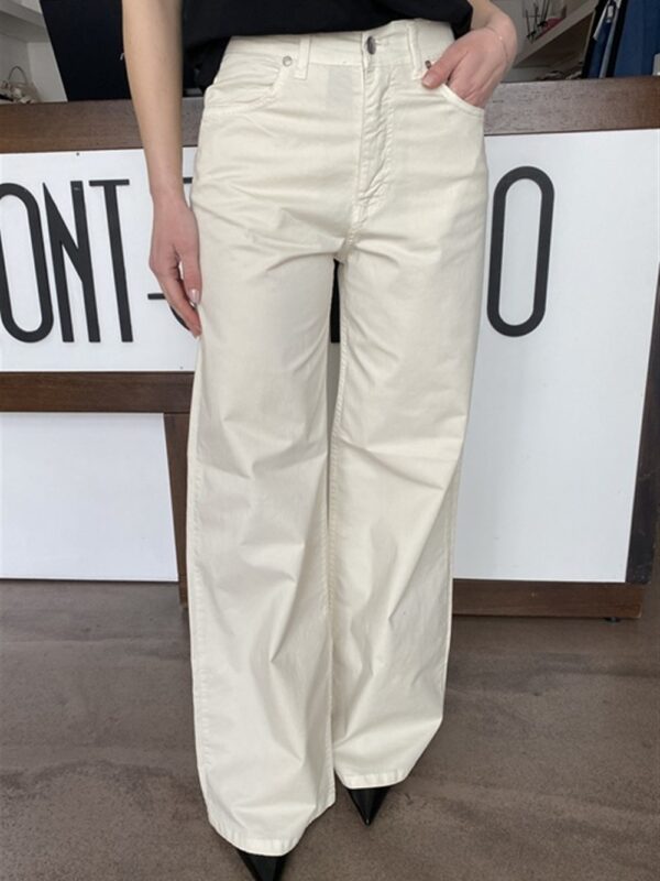 <p>
  Pantalone 5 tasche gamba dritta panna
</p>Le _Sarte _Del_Sole