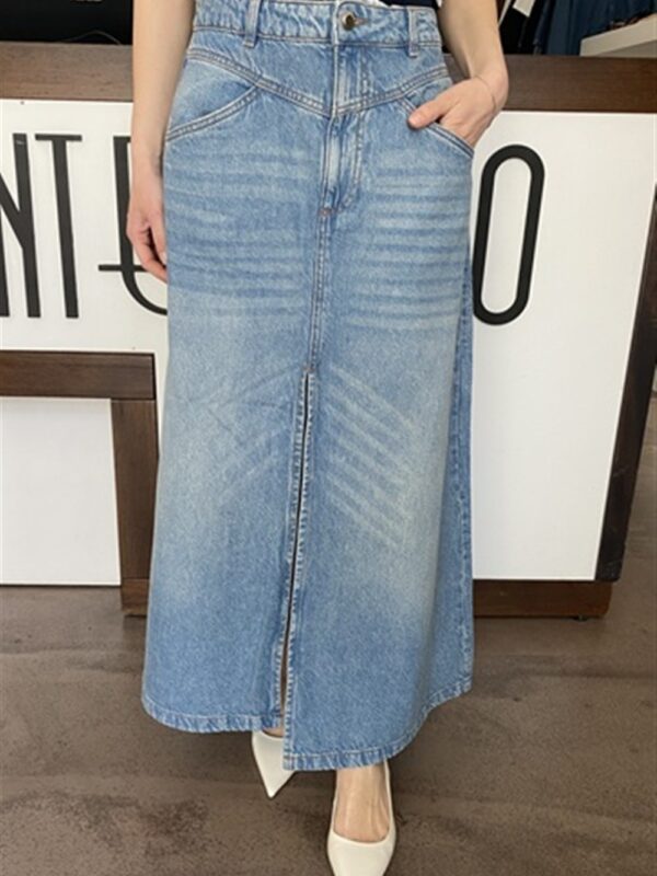 <p>
Gonna lunga in denim
</p>Silvian Heach