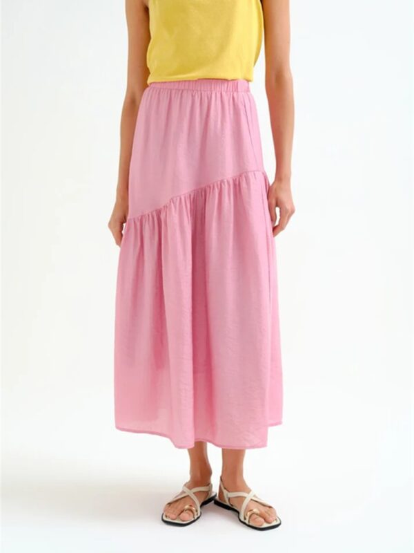 <p>
Gonna lunga con balza asimmetrica rosa
</p>Compania Fantastica