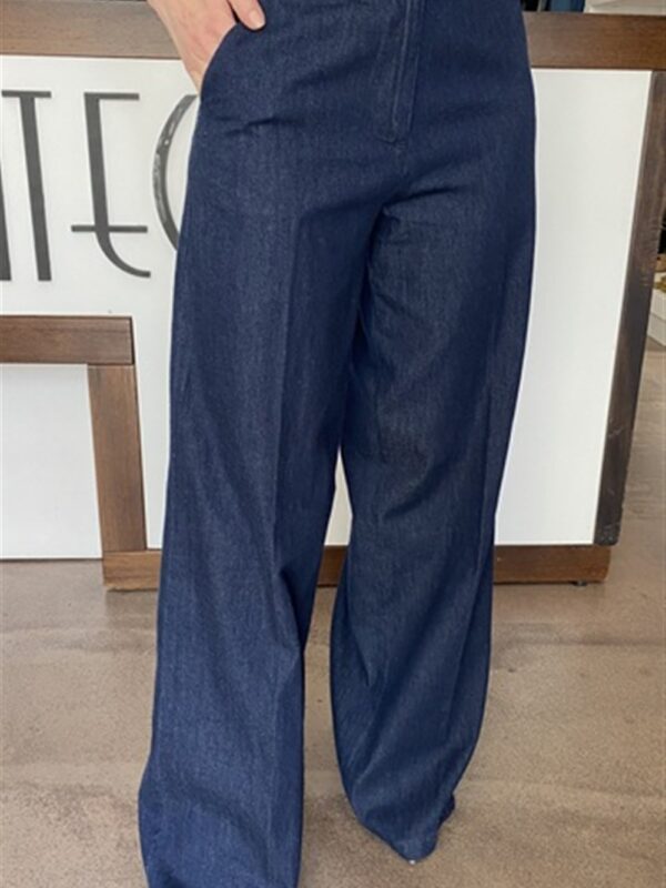 <p>
  Jeans gamba dritta in tela morbida
</p>Silvian Heach