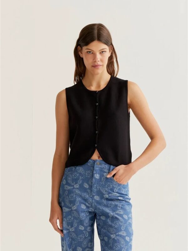 <p>
  Canotta in maglia con bottoni nera
</p>Compania Fantastica