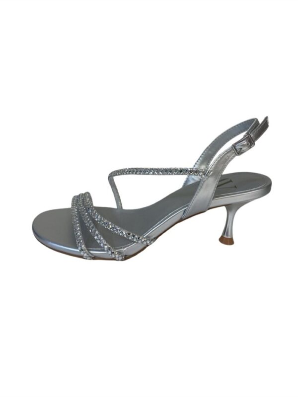 <p>
Sandalo con fascette di strass e tacco di 5 cm argento
</p>Albano Vanity
