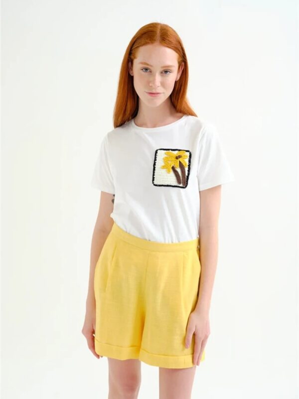 <p>
  T-shirt con palma ricamata
</p>Compania Fantastica