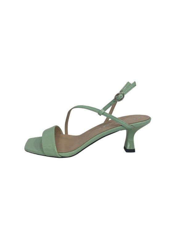 <p>
Sandalo con tacco 5 cm
</p>Marc Ellis