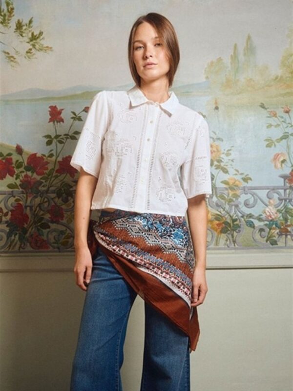 <p>
  Camicia di cotone con ricamo traforato
</p>Molly Bracken