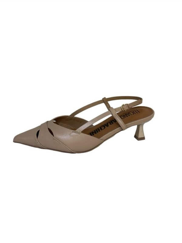 <p>
  Chanel in nappa a taglio vivo con tacco di 5 cm
</p>Luciano Barachini