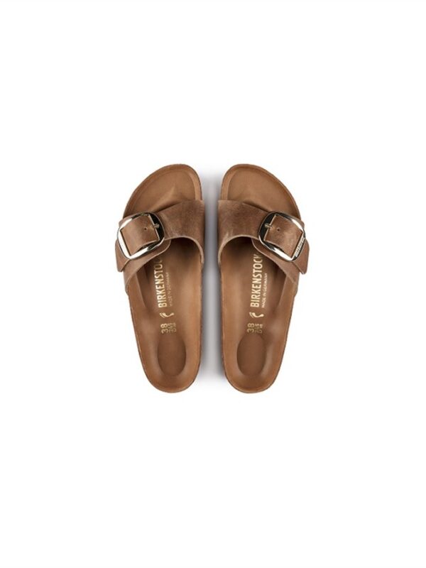 <p>
  Madrid Big Buckle Oiled Leather COGNAC - Calzata Stretta 
</p>Birkenstock