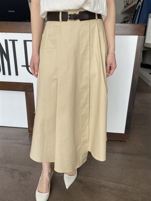 <p>
  Gonna midi con tasche frontali, cintura ed elastico sul retro del cinto beige
</p>Le _Sarte _Del_Sole