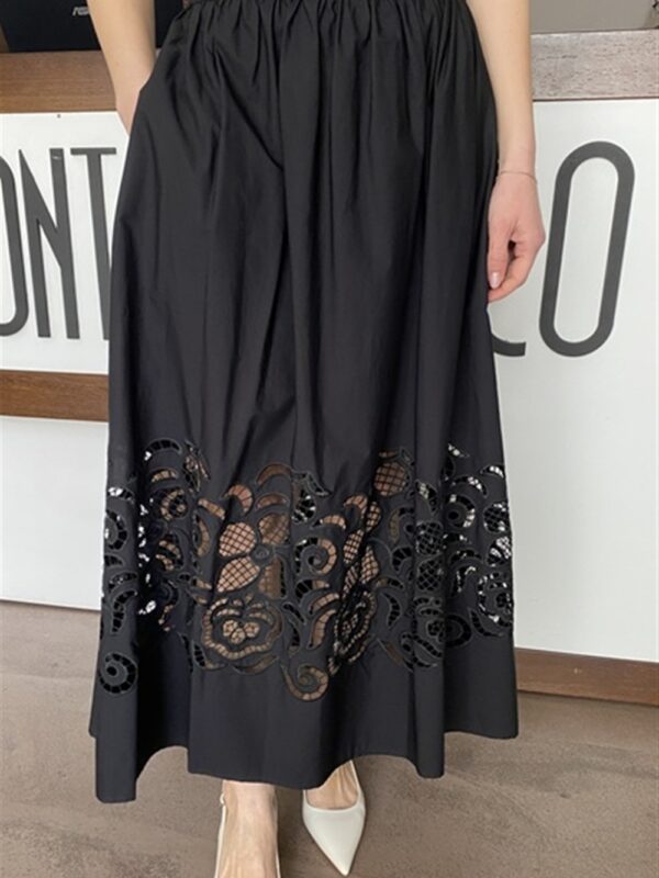 <p>
Gonna lunga con ricamo intaglaito sul fondo
</p>Le _Sarte _Del_Sole