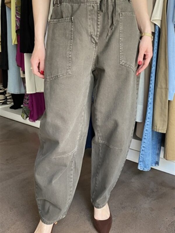 <p>
  Jeans modello baloon con cintina
</p>H2o