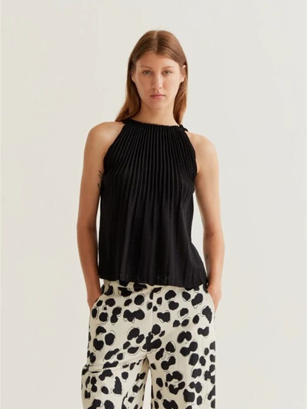 <p>
  Top nero plissettato
</p>Compania Fantastica