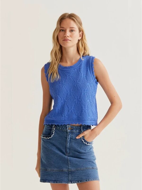 <p>
  Top ricamato a punto catenella azzurro
</p>Compania Fantastica