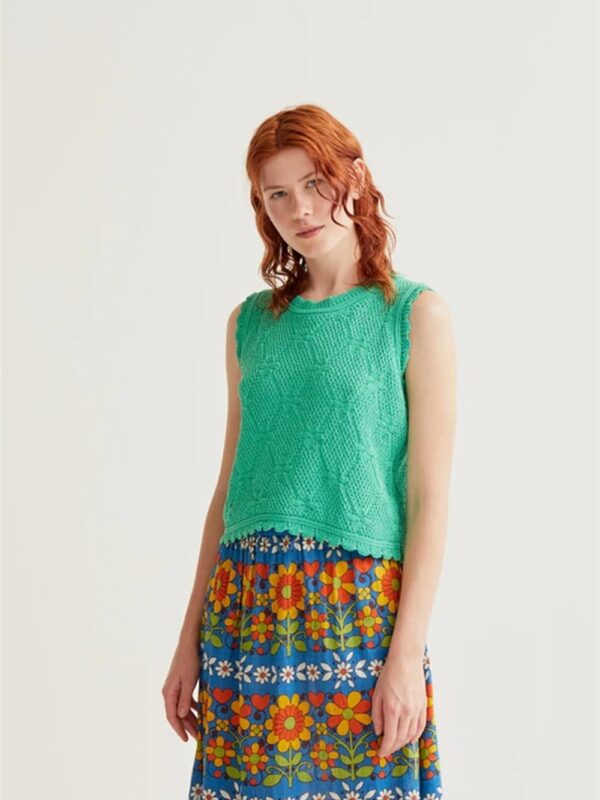 <p>
  Top ricamato a punto catenella verde
</p>Compania Fantastica