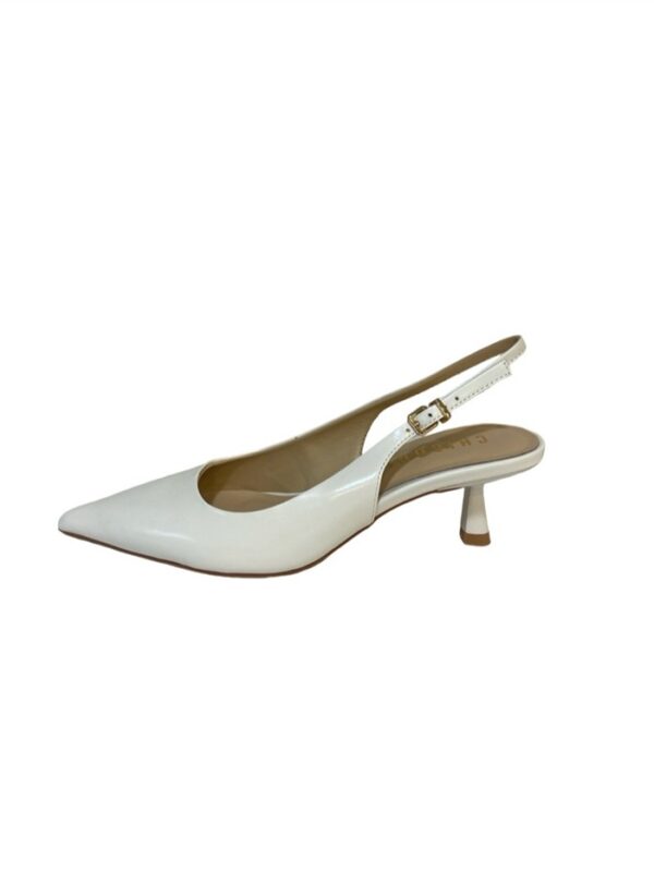 <p>
  Chanel in vitello con tacco di 5 cm off-white
</p>Chiconic