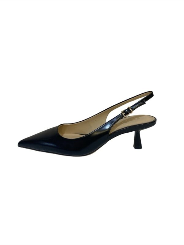 <p>
  Chanel in vitello con tacco di 5 cm black
</p>Chiconic