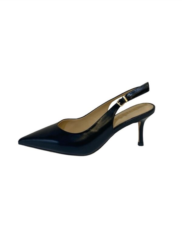 <p>
  Chanel in vitello con scollo a v e tacco di 7 cm black 
</p>Chiconic